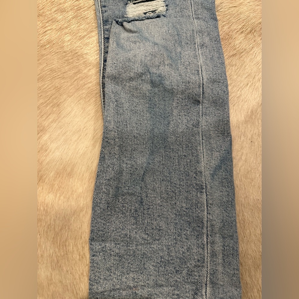 Levi’s Ribcage Cropped Jeans - Picture 3 of 4